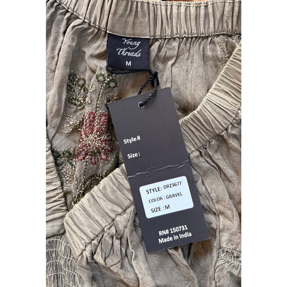 Young Threads NWT Women’s Embroidered Elastic Waist Dress Size M Olive M11 - Picture 4 of 9